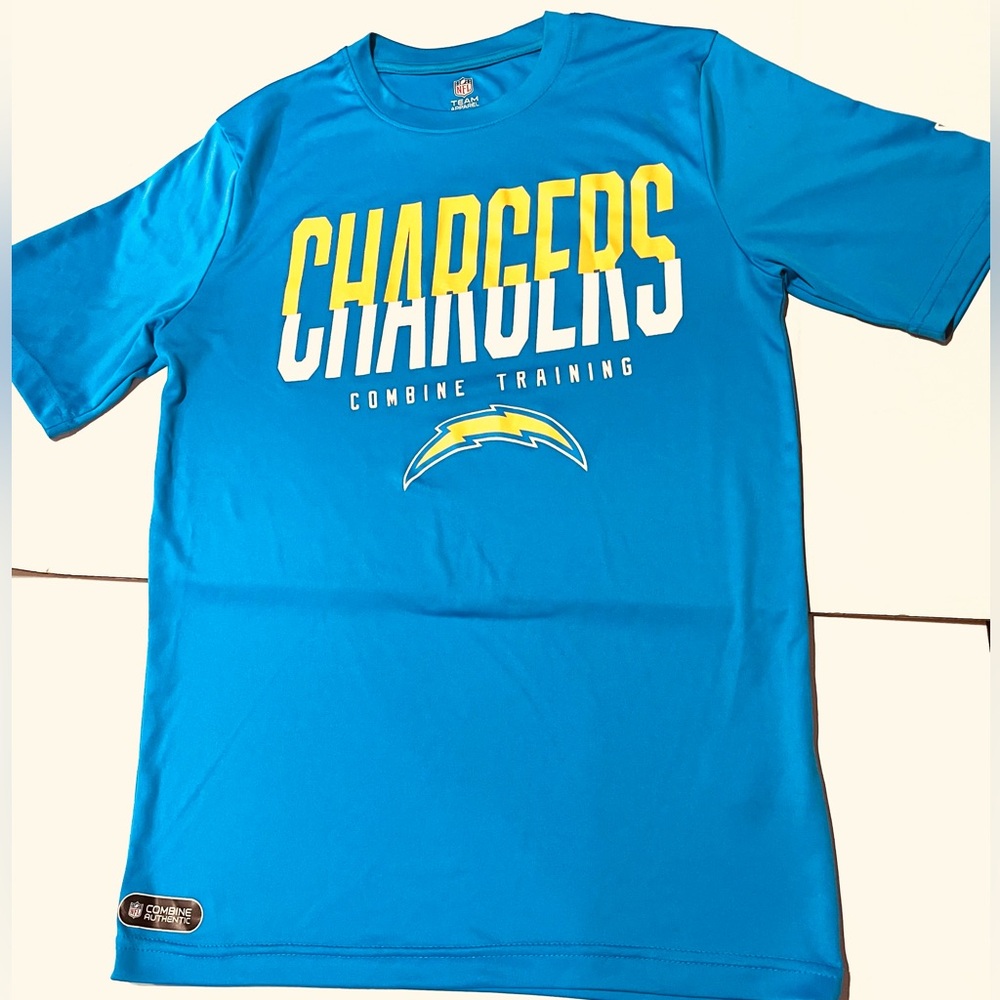 NFL New Era Team Apparel light Blue, yellow & white short sleeve t-shirt. SIZE S